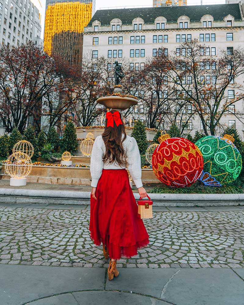 Kristi Hemric (Instagram: @khemric) checks out the ornaments in the fountain across from the Plaza Hotel