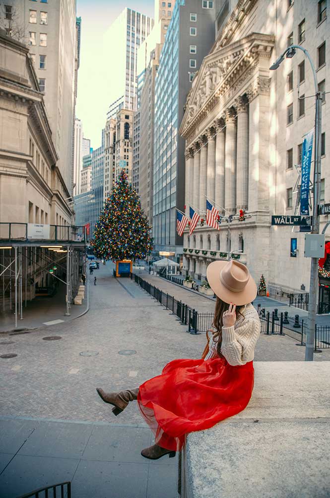 Kristi Hemric (Instagram: @khemric) finds the best Christmas tree in Downtown Manhattan at the Stock Exchange